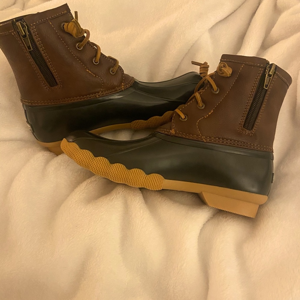 Sperry boots brand new!